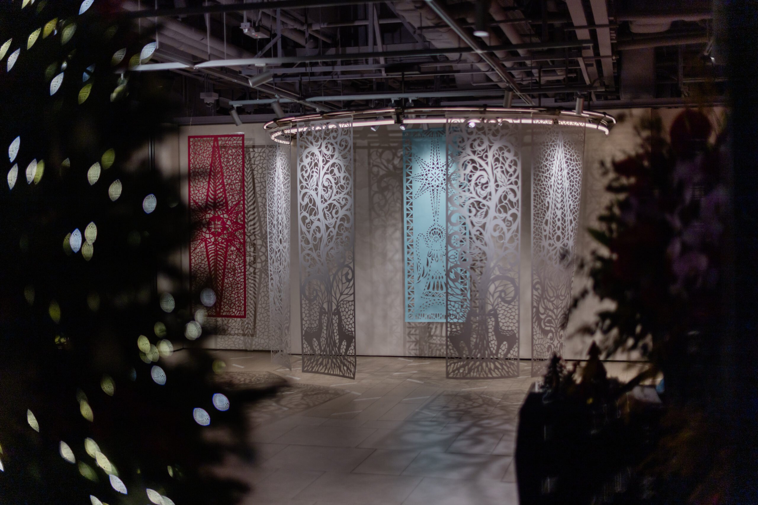 Wyndham-Social-The-Lace-of-Light-Ukrainian-Vytynanka-Installation-2