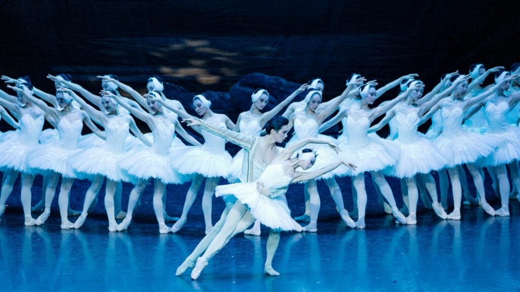 Swan Lake by Shanghai Ballet
