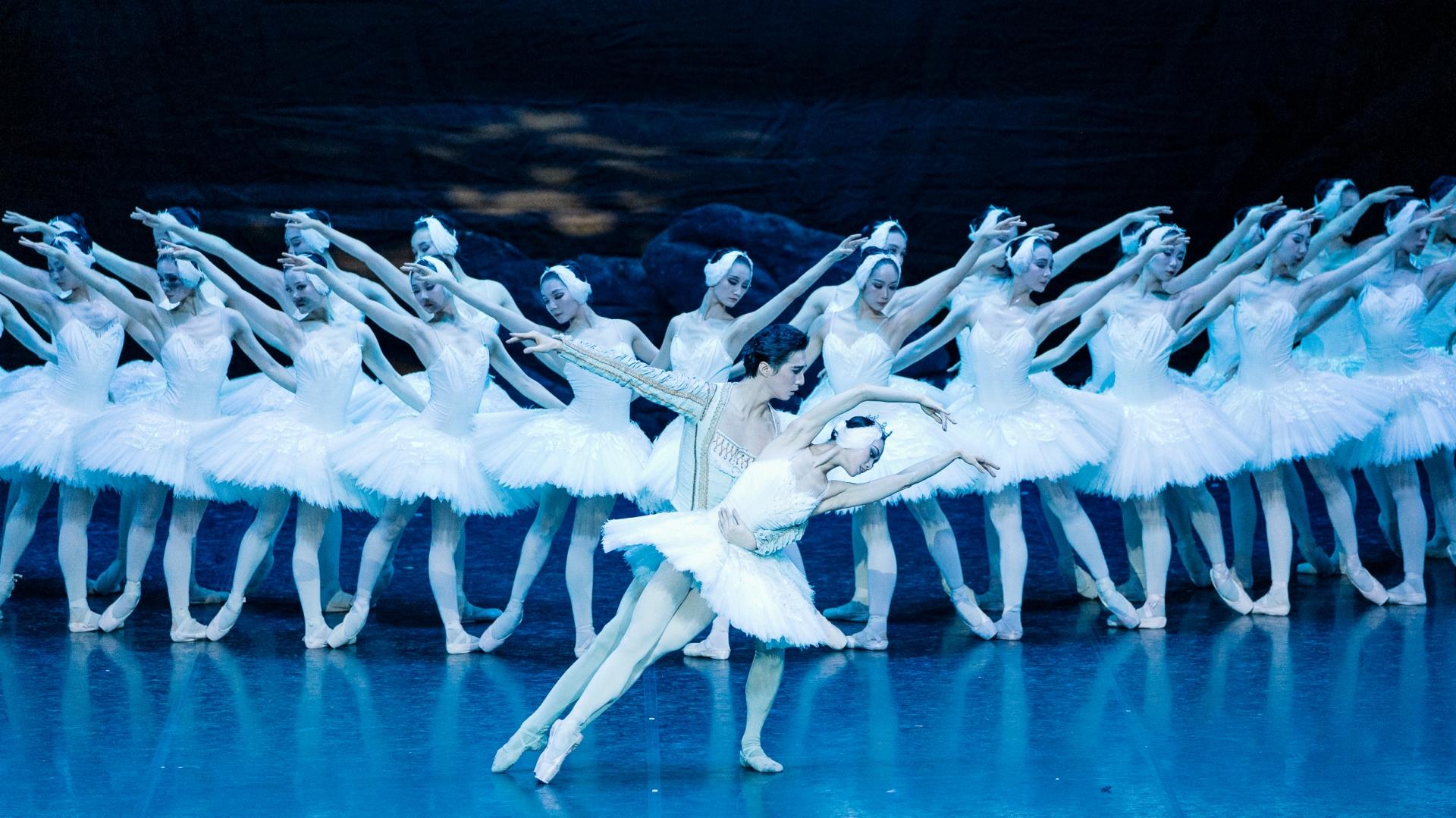 Swan Lake by Shanghai Ballet